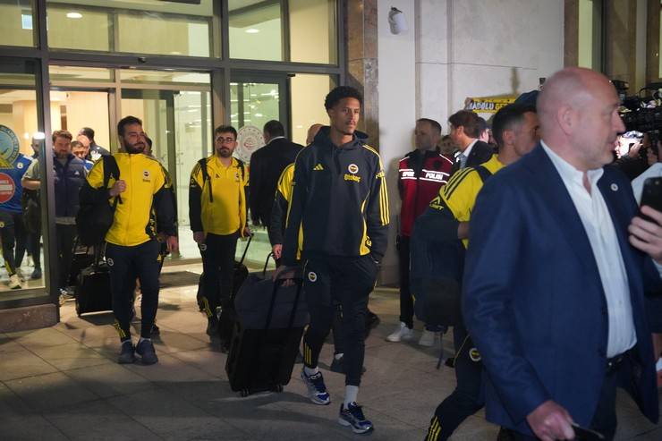 Fenerbahçe kafilesi, Rize’ye geldi 33