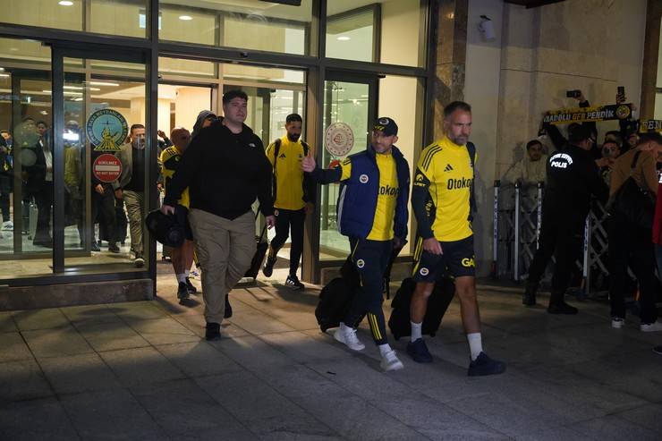 Fenerbahçe kafilesi, Rize’ye geldi 35