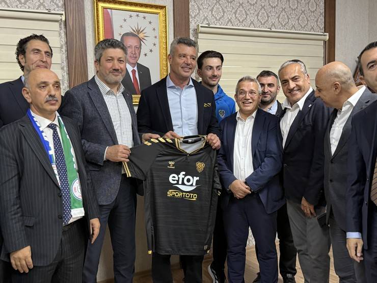 Fenerbahçe Kulübü Başkanı Sadettin Saran, Rize'de 11