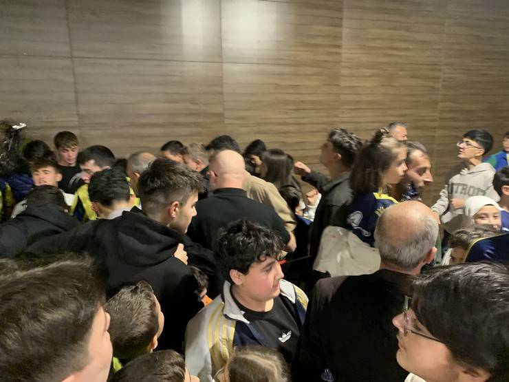 Fenerbahçe Kulübü Başkanı Sadettin Saran, Rize'de 15