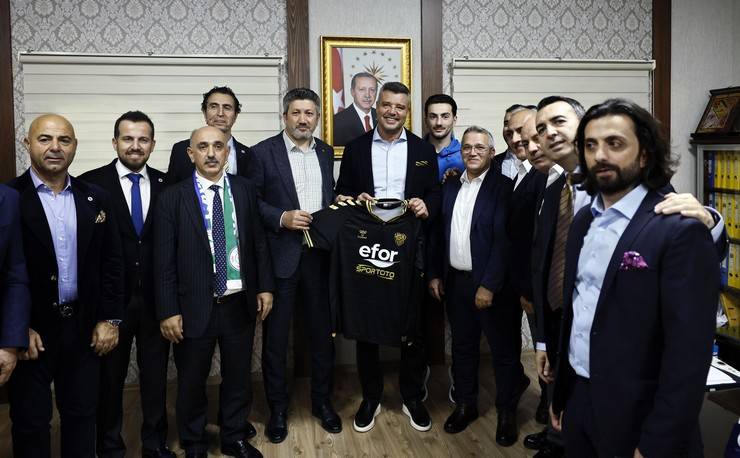 Fenerbahçe Kulübü Başkanı Sadettin Saran, Rize'de 23