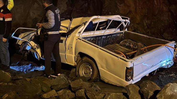 Rize’de Kamyonet Yeni Otobüs Terminali İnşaat Alanına Düştü: 1 Ölü 10