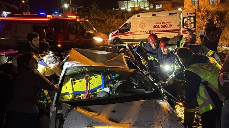 Rize’de Kamyonet Yeni Otobüs Terminali İnşaat Alanına Düştü: 1 Ölü 3