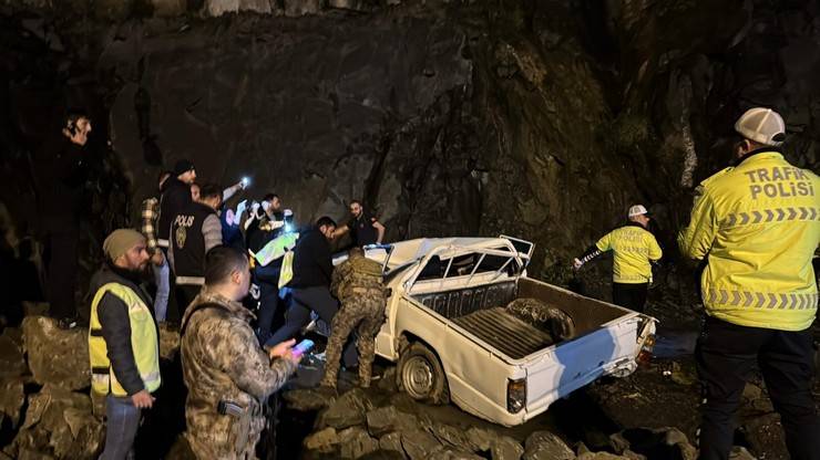 Rize’de Kamyonet Yeni Otobüs Terminali İnşaat Alanına Düştü: 1 Ölü 6