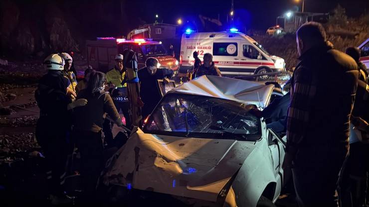 Rize’de Kamyonet Yeni Otobüs Terminali İnşaat Alanına Düştü: 1 Ölü 9