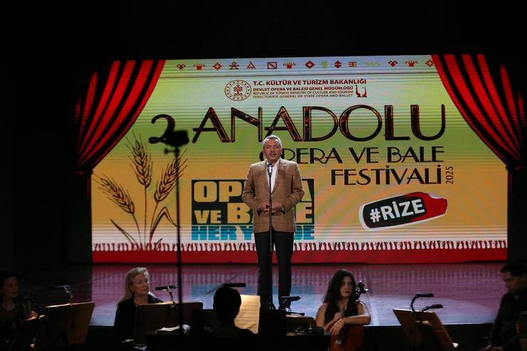 Rize'de "2. Anadolu Opera ve Bale Festivali" başladı 12