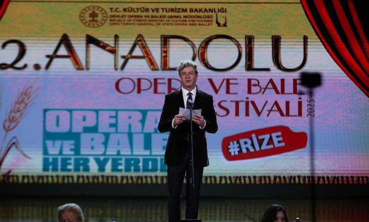Rize'de "2. Anadolu Opera ve Bale Festivali" başladı 13