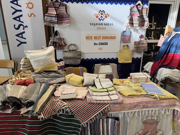 Rize'de düzenlenen "Yaşayan Miras Şöleni" sona erdi. 1