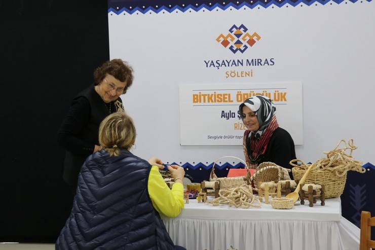 Rize'de düzenlenen "Yaşayan Miras Şöleni" sona erdi. 13