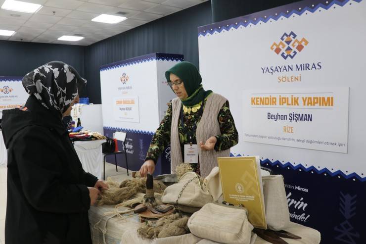 Rize'de düzenlenen "Yaşayan Miras Şöleni" sona erdi. 14