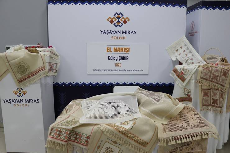 Rize'de düzenlenen "Yaşayan Miras Şöleni" sona erdi. 2