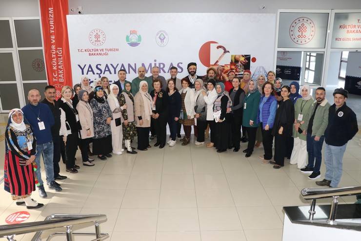 Rize'de düzenlenen "Yaşayan Miras Şöleni" sona erdi. 23
