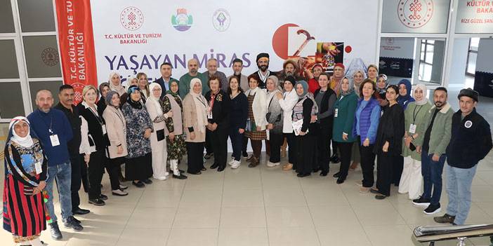 Rize'de düzenlenen "Yaşayan Miras Şöleni" sona erdi.