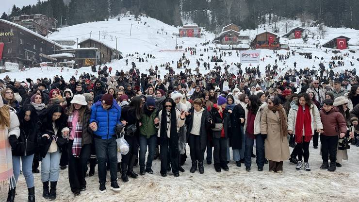 Rize'de Ayder Kardan Adam Kış Festivali başladı 16