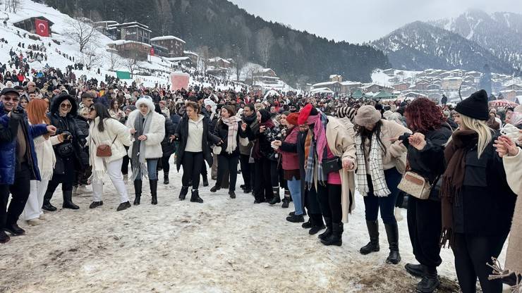 Rize'de Ayder Kardan Adam Kış Festivali başladı 17