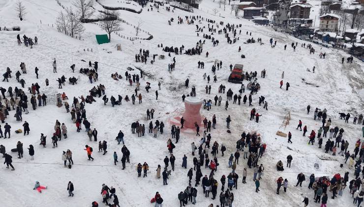 Rize'de Ayder Kardan Adam Kış Festivali başladı 40