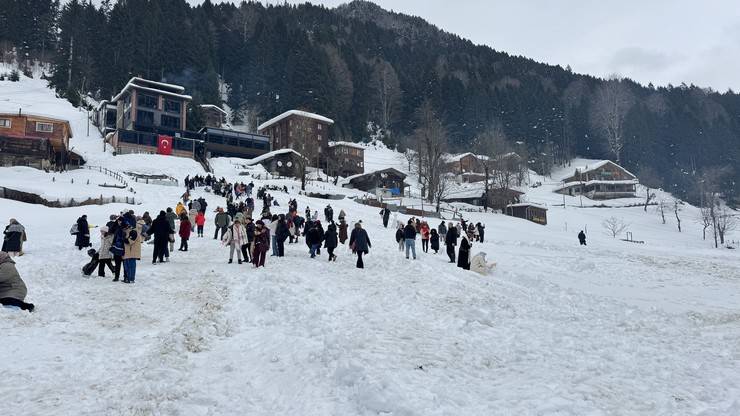 Rize'de Ayder Kardan Adam Kış Festivali başladı 7