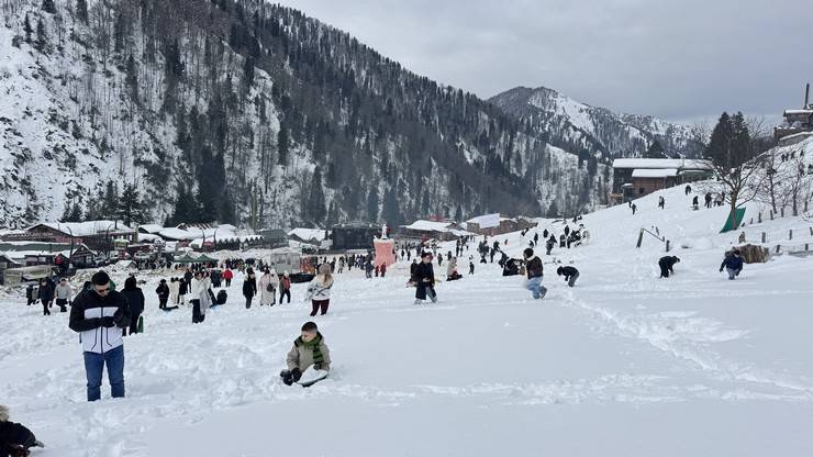 Rize'de Ayder Kardan Adam Kış Festivali başladı 8