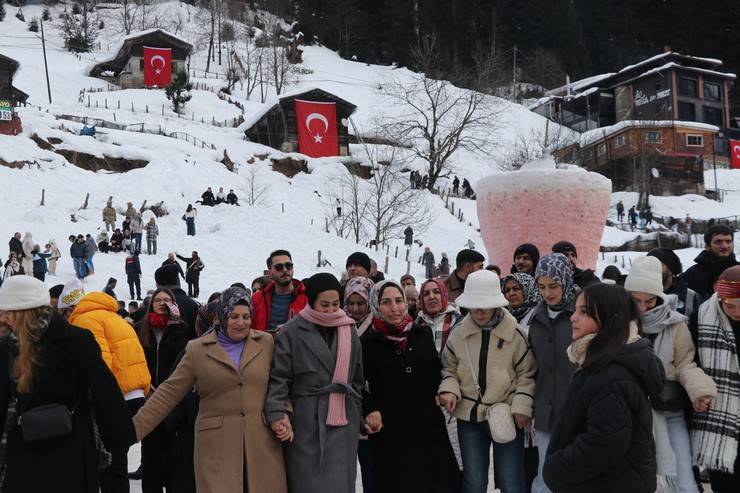 Rize'de Ayder Kardan Adam Kış Festivali gerçekleştirildi 12
