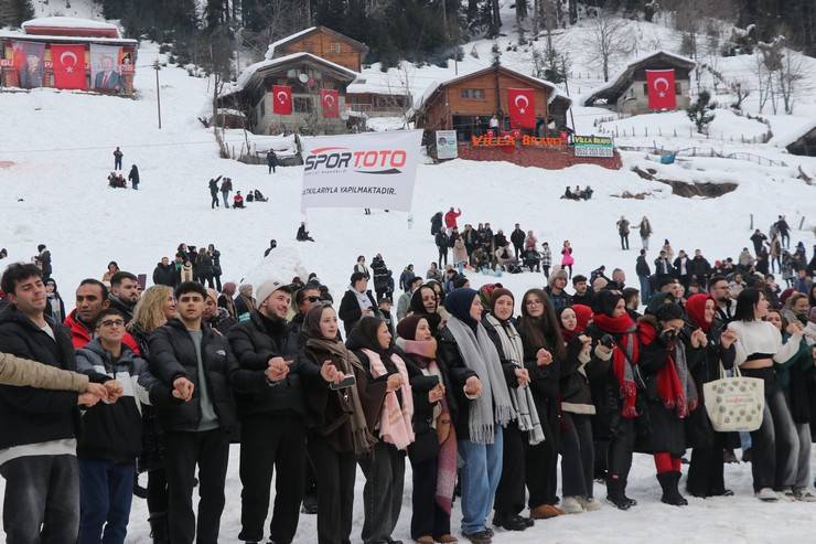 Rize'de Ayder Kardan Adam Kış Festivali gerçekleştirildi 13