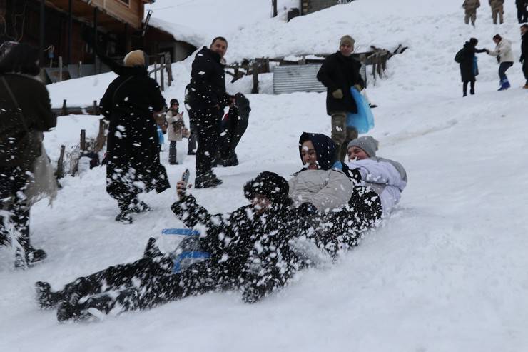 Rize'de Ayder Kardan Adam Kış Festivali gerçekleştirildi 5