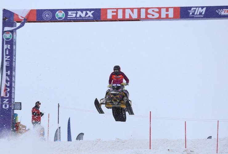 Dünya Kar Motosikleti Şampiyonası'nda sıralama yarışları yapıldı 1