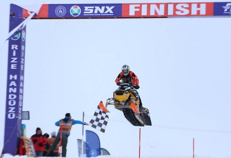 Dünya Kar Motosikleti Şampiyonası'nda sıralama yarışları yapıldı 16