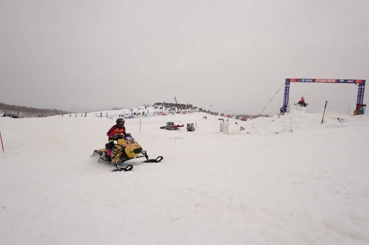 Dünya Kar Motosikleti Şampiyonası'nda sıralama yarışları yapıldı 26
