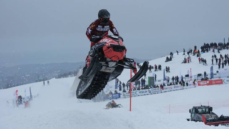 Dünya Kar Motosikleti Şampiyonası'nda sıralama yarışları yapıldı 30