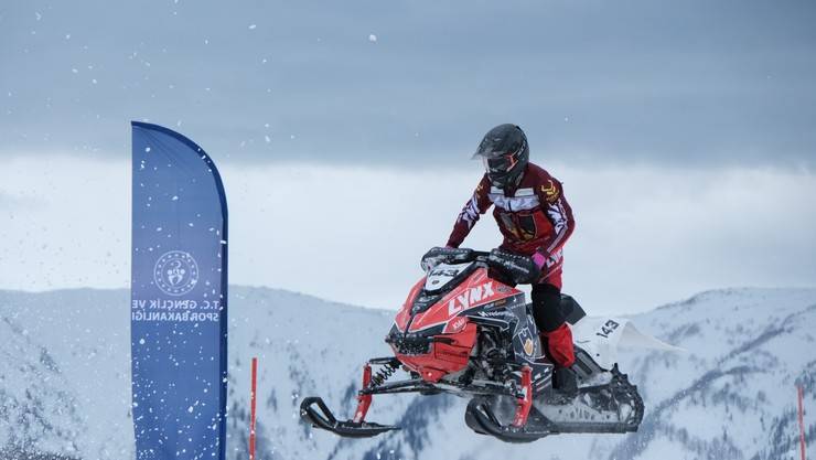 Dünya Kar Motosikleti Şampiyonası'nda sıralama yarışları yapıldı 67