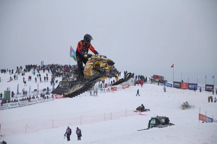 Dünya Kar Motosikleti Şampiyonası'nda sıralama yarışları yapıldı 7