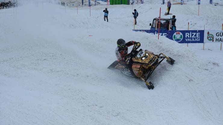 Dünya Kar Motosikleti Şampiyonası'nda sıralama yarışları yapıldı 76