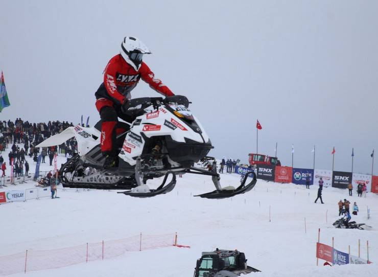 Dünya Kar Motosikleti Şampiyonası'nda sıralama yarışları yapıldı 8