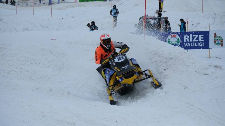 Dünya Kar Motosikleti Şampiyonası'nda sıralama yarışları yapıldı 80