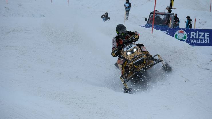 Dünya Kar Motosikleti Şampiyonası'nda sıralama yarışları yapıldı 81