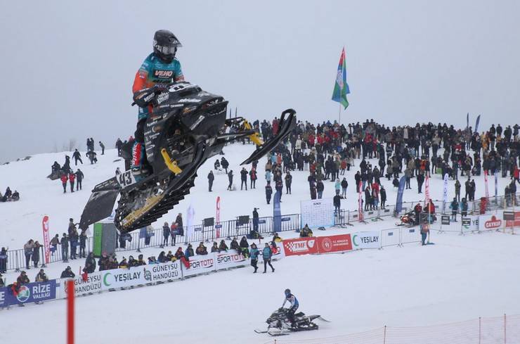 Dünya Kar Motosikleti Şampiyonası'nda sıralama yarışları yapıldı 9