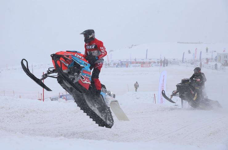 "Yeşilay Dünya Kar Motosikleti Şampiyonası"nın Türkiye etabı yapıldı 13