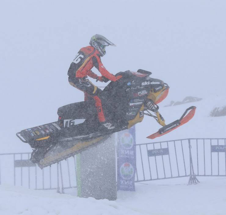"Yeşilay Dünya Kar Motosikleti Şampiyonası"nın Türkiye etabı yapıldı 15