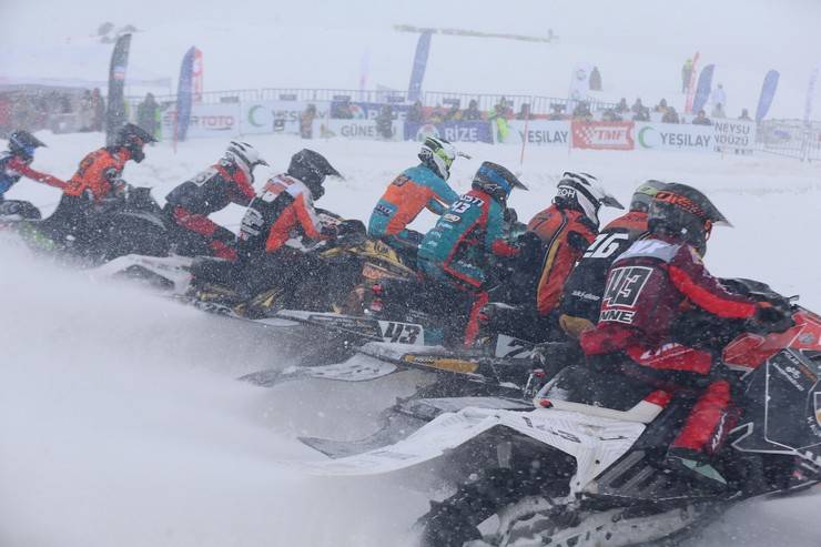 "Yeşilay Dünya Kar Motosikleti Şampiyonası"nın Türkiye etabı yapıldı 16