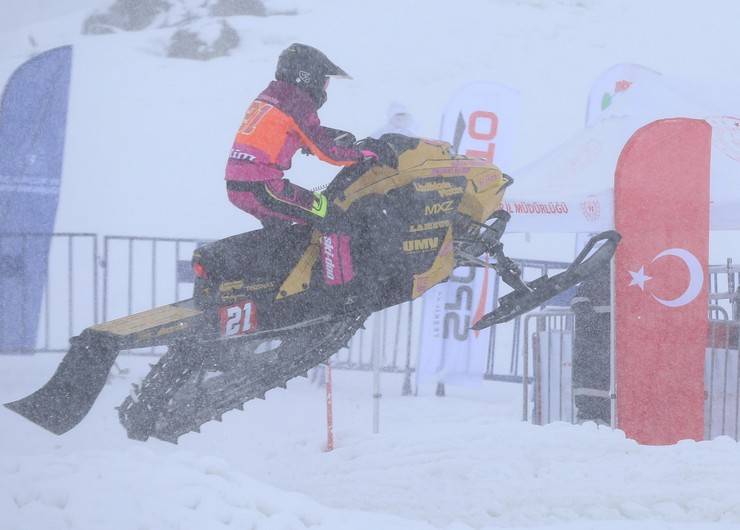 "Yeşilay Dünya Kar Motosikleti Şampiyonası"nın Türkiye etabı yapıldı 19
