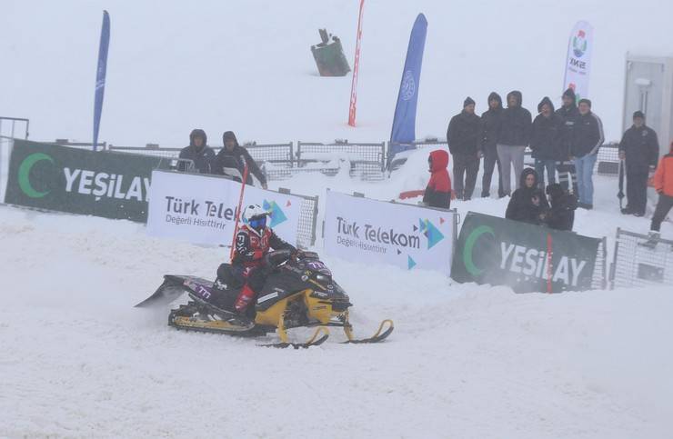 "Yeşilay Dünya Kar Motosikleti Şampiyonası"nın Türkiye etabı tamamlandı 19
