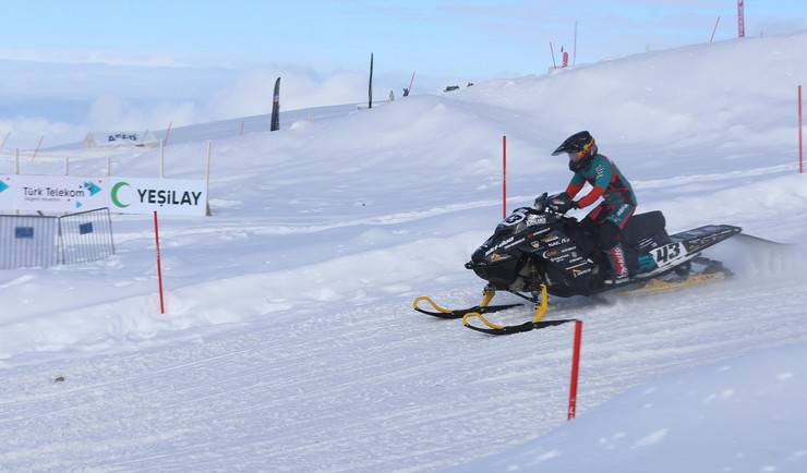 "Yeşilay Dünya Kar Motosikleti Şampiyonası"nın Türkiye etabı tamamlandı 30
