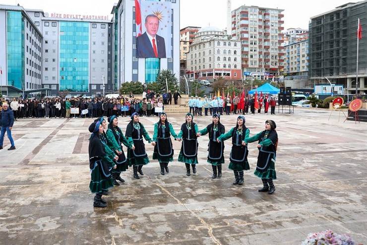 Rize’de 2 Mart Coşkusu: Kurtuluşun 108. Yılı Kutlandı 15