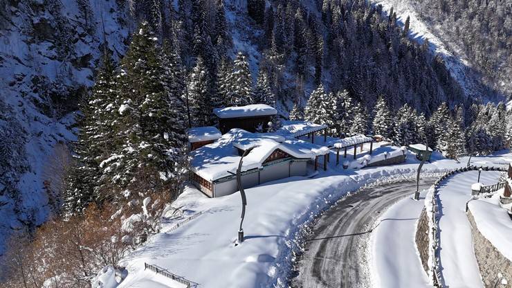 Rize'de karla kaplanan Ayder Yaylası dronla görüntülendi 13