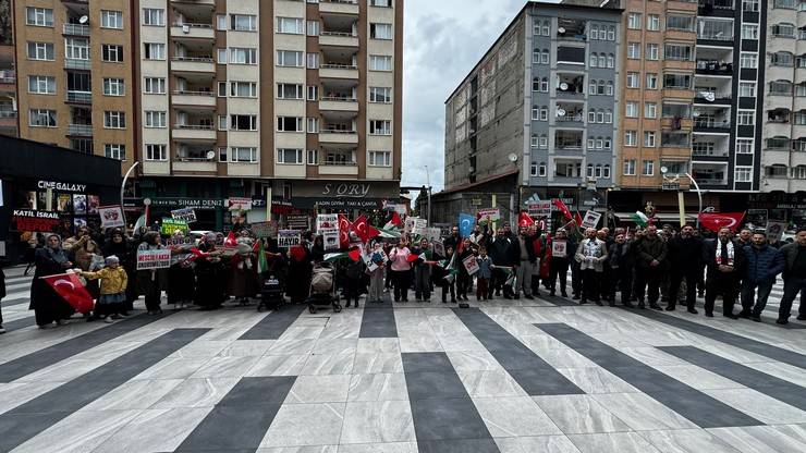 Rize'de İsrail Protestosu: Boykot Nöbetleri Devam Ediyor 24