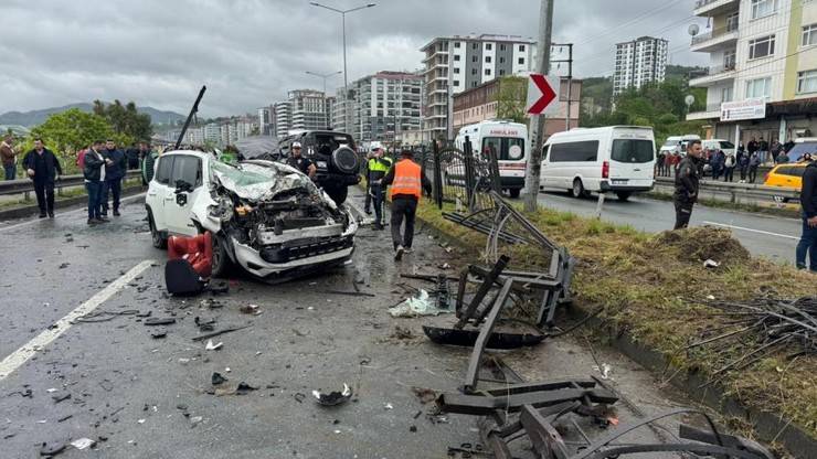 Rize’de feci kaza: 1 ölü, 7 yaralı 11