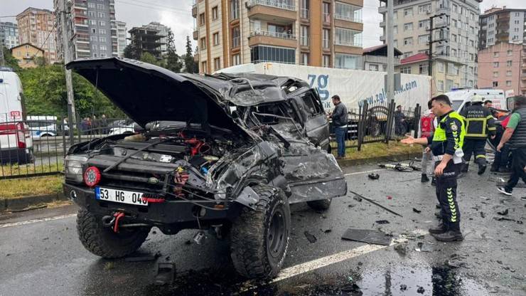 Rize’de feci kaza: 1 ölü, 7 yaralı 15