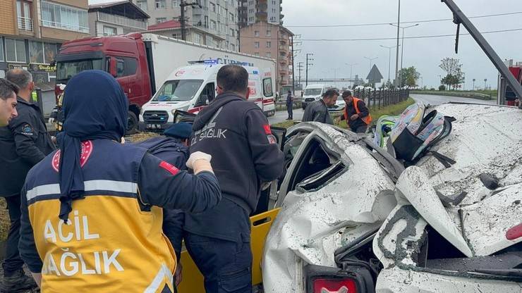 Rize’de feci kaza: 1 ölü, 7 yaralı 16