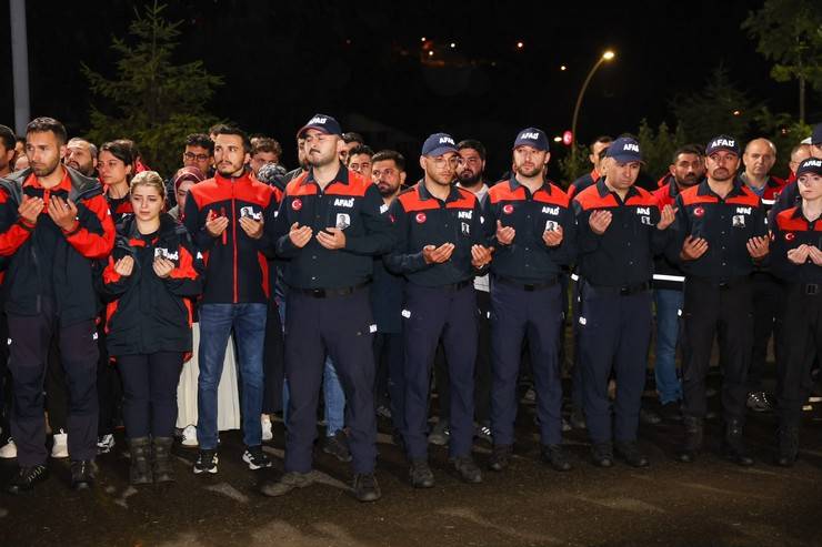 Rize'de botun devrilmesi sonucu vefat eden AFAD personelin cenazesi memleketine uğurlandı 12