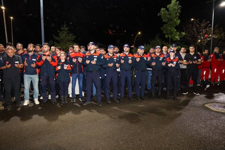 Rize'de botun devrilmesi sonucu vefat eden AFAD personelin cenazesi memleketine uğurlandı 13